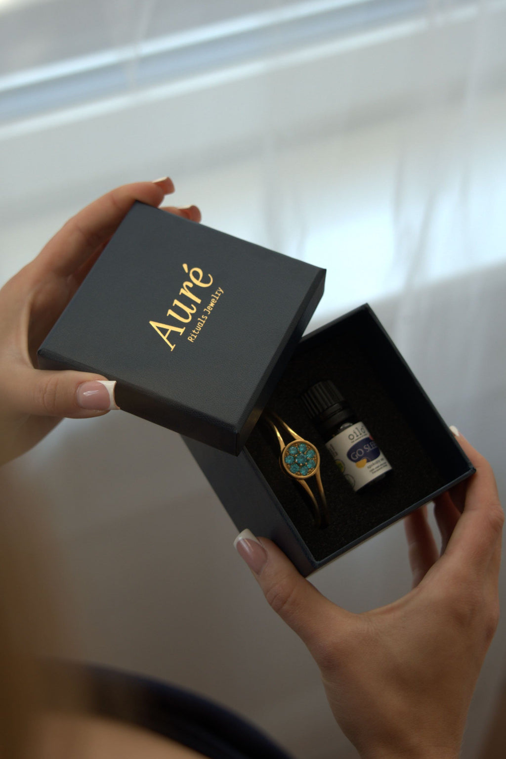 Bangle Premium Collection - blue zircons