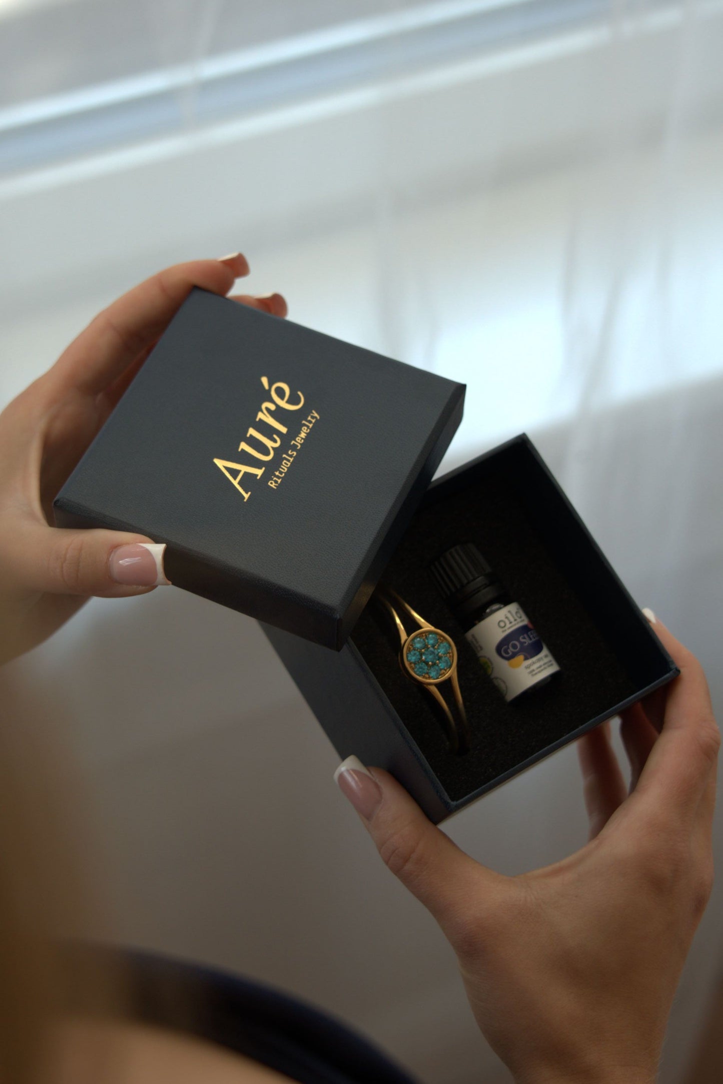 Bangle Premium Collection - blue zircons